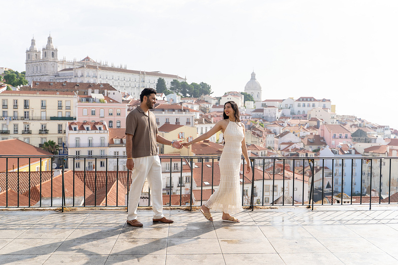 What to Wear for a Photoshoot in Lisbon – Style Tips for Solo Travelers, Couples & Families