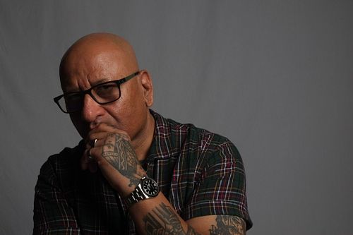 Hi, there. I'm Niall, a photographer and writer fascinated by stories in photos.