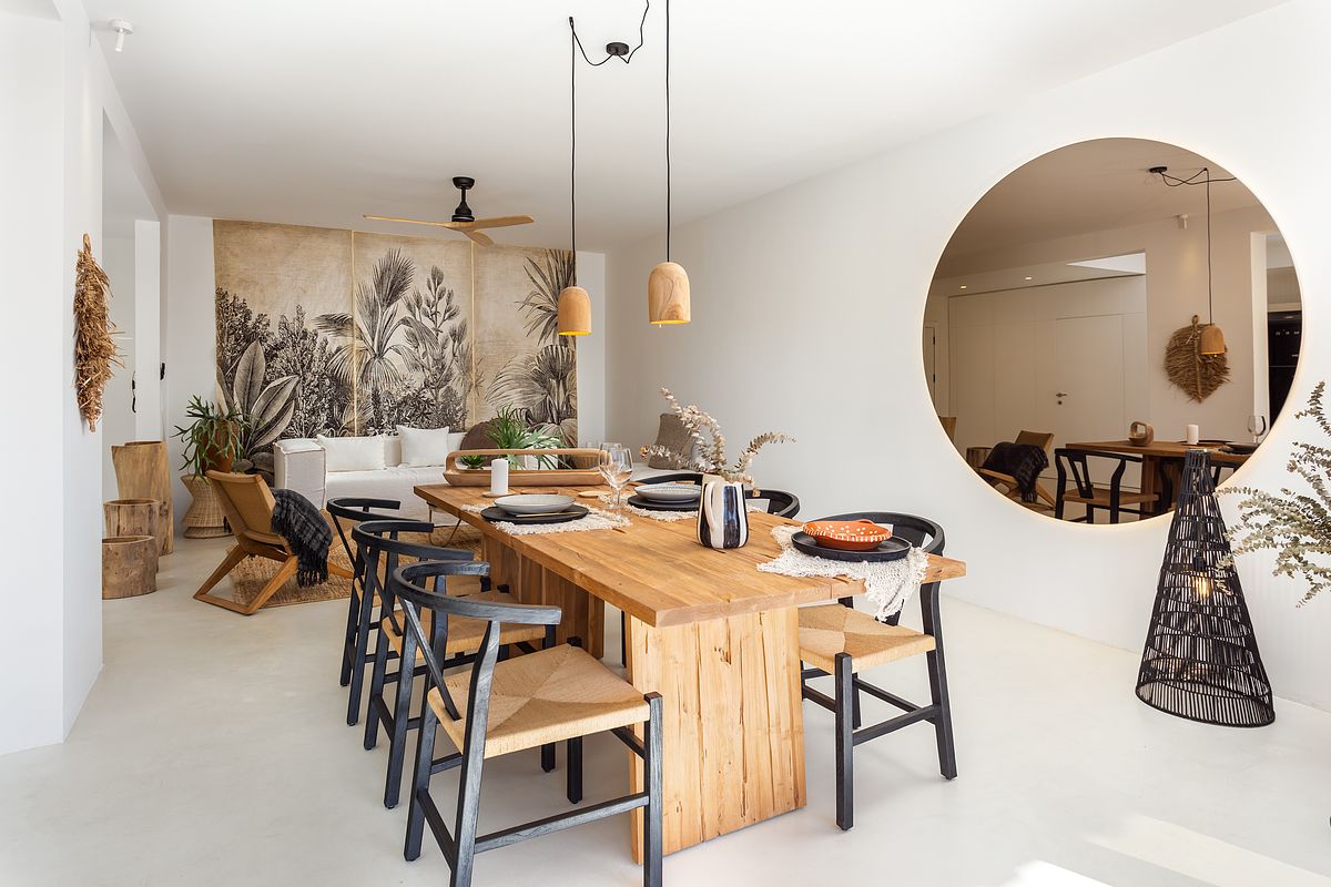 Sala de estar de apartamento T2 na Guia em Cascais com luz natural e ambiente contempor&acirc;neo