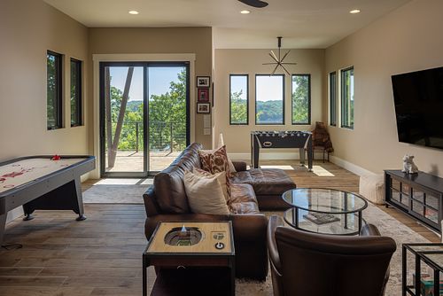 Fun room! Family entertainment room for games, movies, and lake access