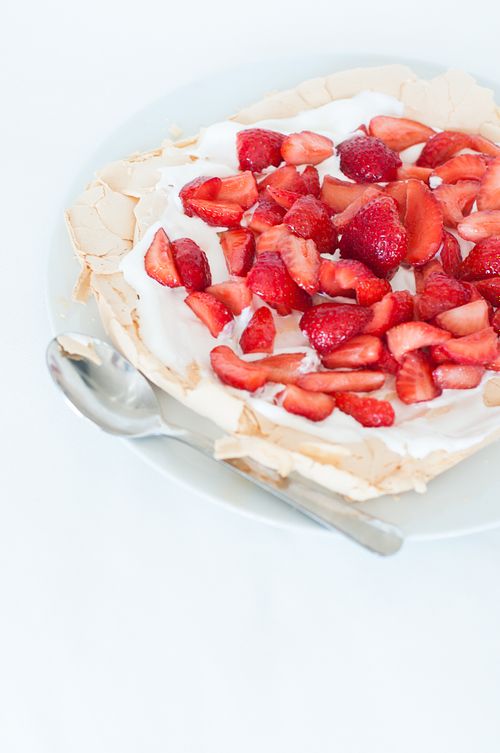 Strawberry pavlova