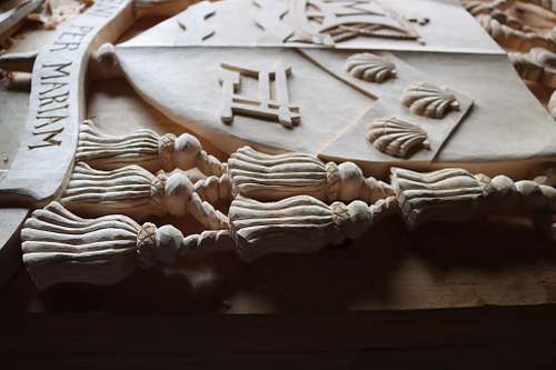 detail of the fiocchi tassels on the sinsiter side