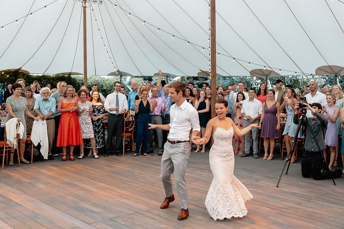 newly-married-couple-dancing