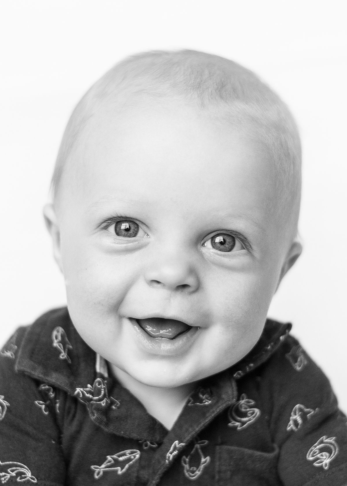 6-month baby milestone big smile by Cranberry Township PA newborn photographer