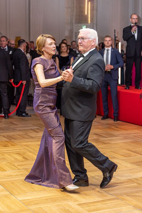 German President Frank-Walter Steinmeier dancing with his wife at Bundespresseball 2024.