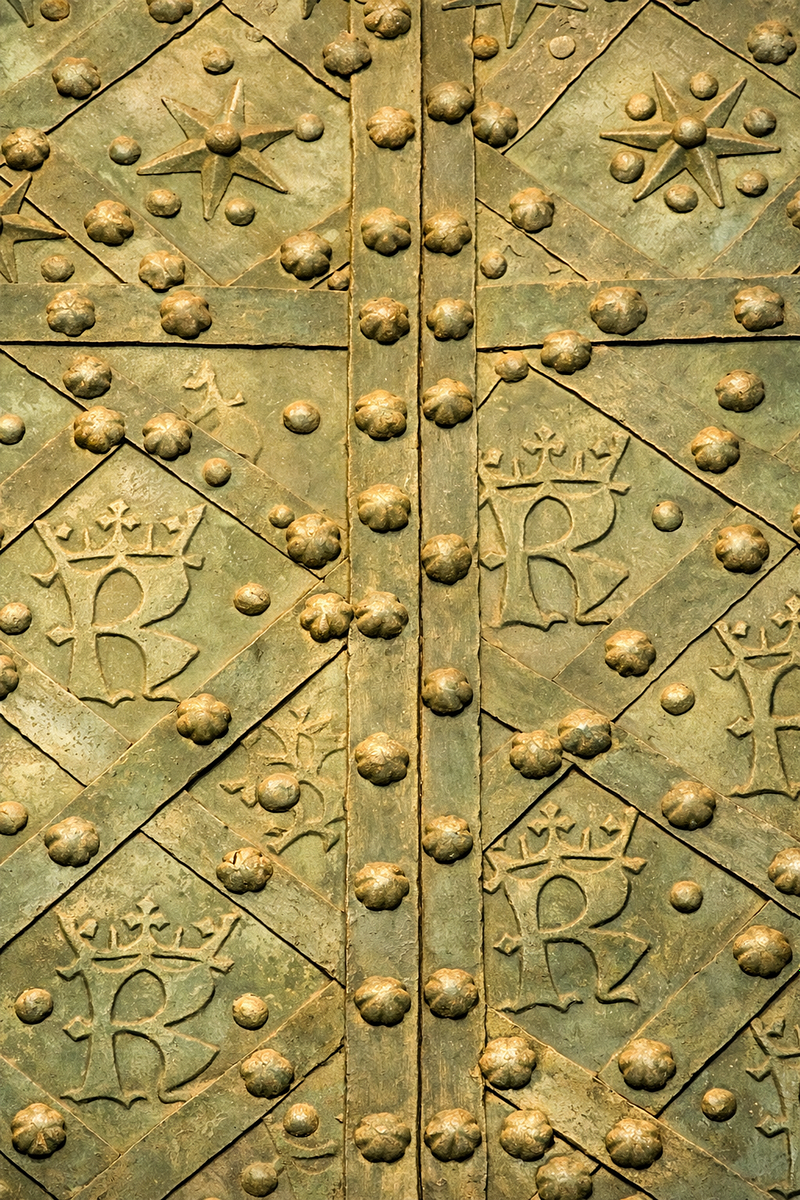 Wenn ein Text elf Tonnen wiegt. Was mit der Sprache geschieht, wenn sie sich einem Dom stellt.