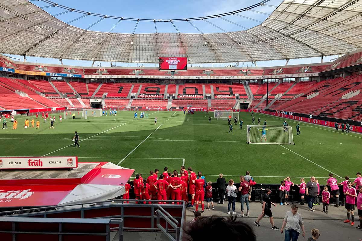 Herzliches Treffen mit Freunden aus Leverkusen und Basel auf Turnier in BayArena
