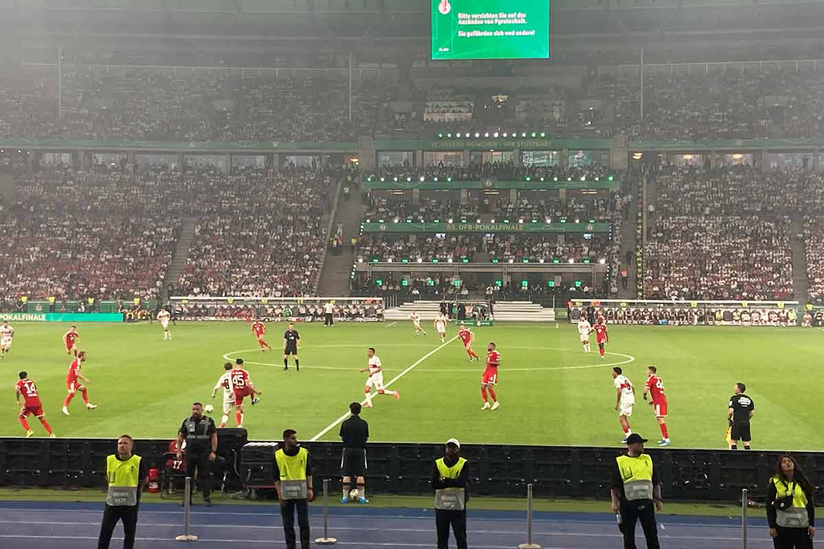 Das Pokalfinale lief alle Spieler auf dem Spielfeld