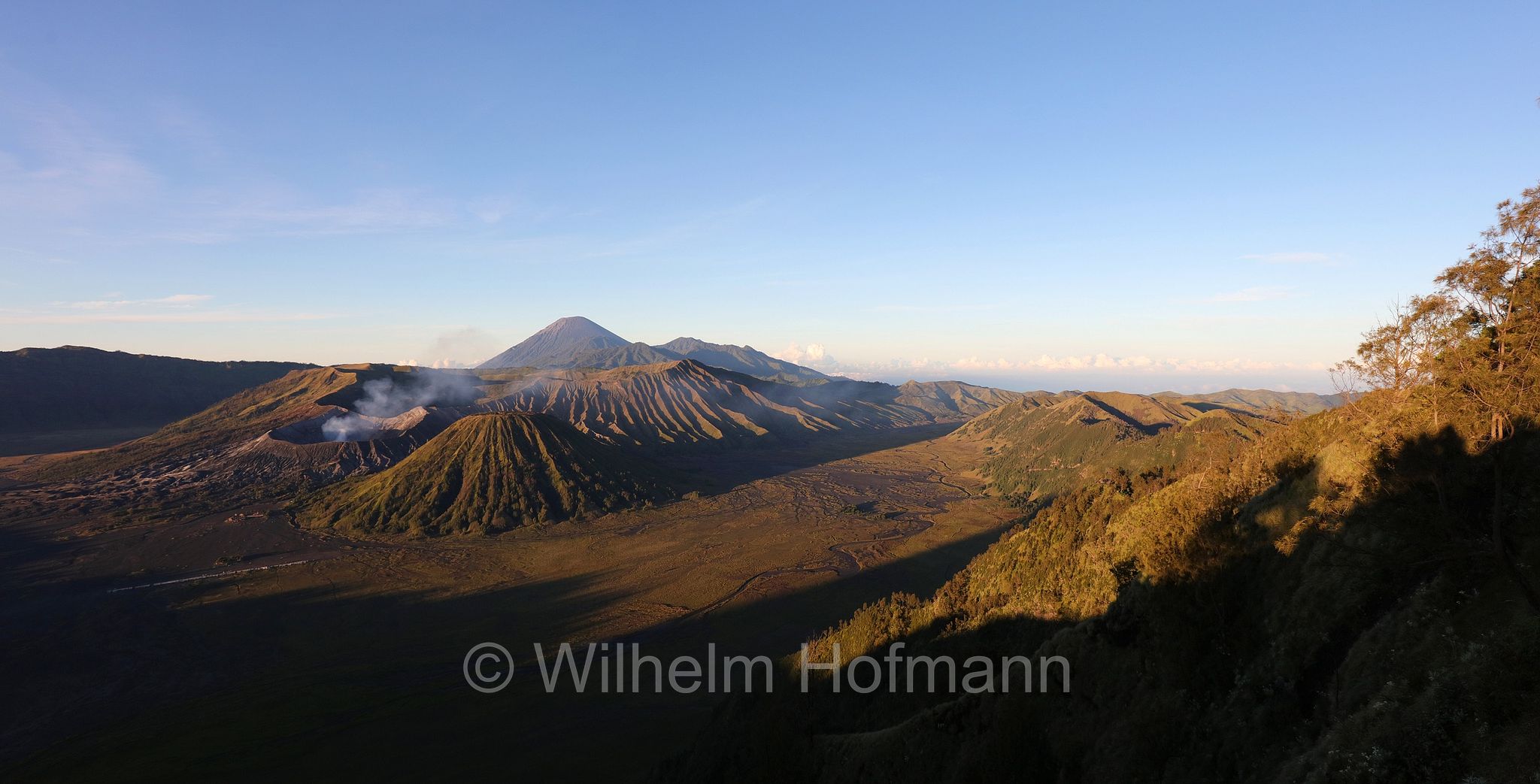 Mount Bromo, Bromo, Semeru, King Kong Hill, East Java, Indonesia, Indonesien, Sunrise, Sonnenaufgang, ﻿Bromo Tengger Semeru National Park, Nationalpark Bromo-Tengger-Semeru, parco nazionale di Bromo Tengger Semeru