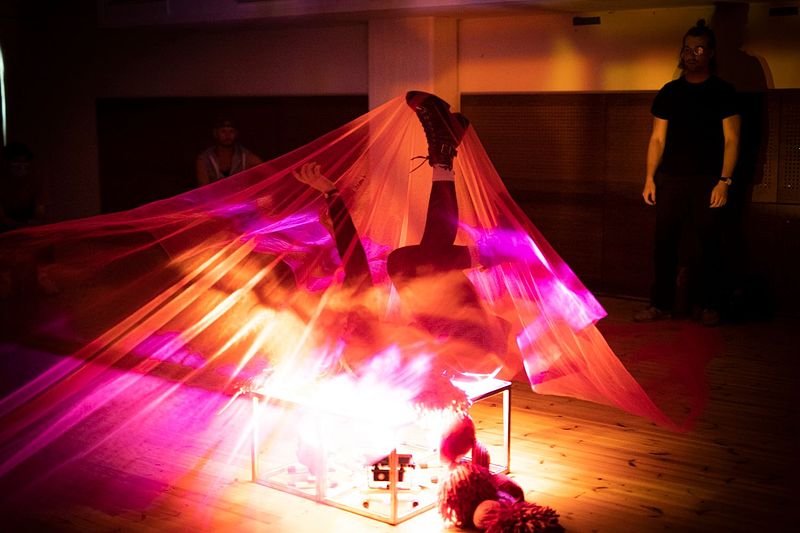 Pelottaa, että uskallan