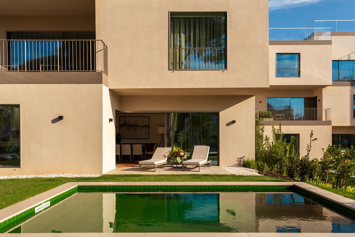 Fotografia de arquitectura da piscina particular inserida no Marinha Prime