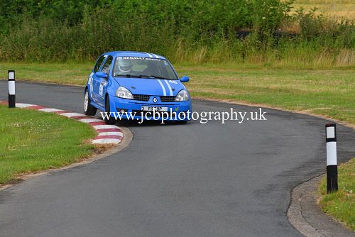 Renault Clio 182 Cup driven by Peter Siddle