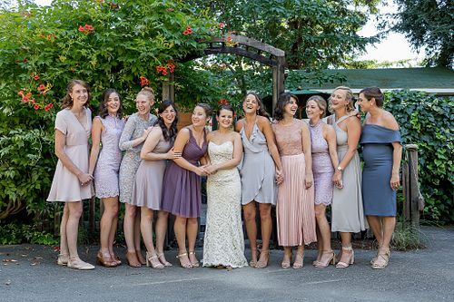 bride-with-bridesmaids