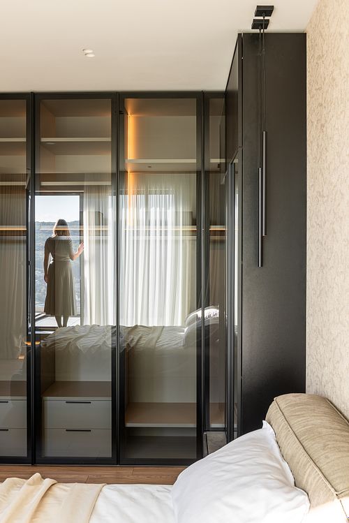 Human presence captured in a minimalist dressing room setting &ndash; Scala project