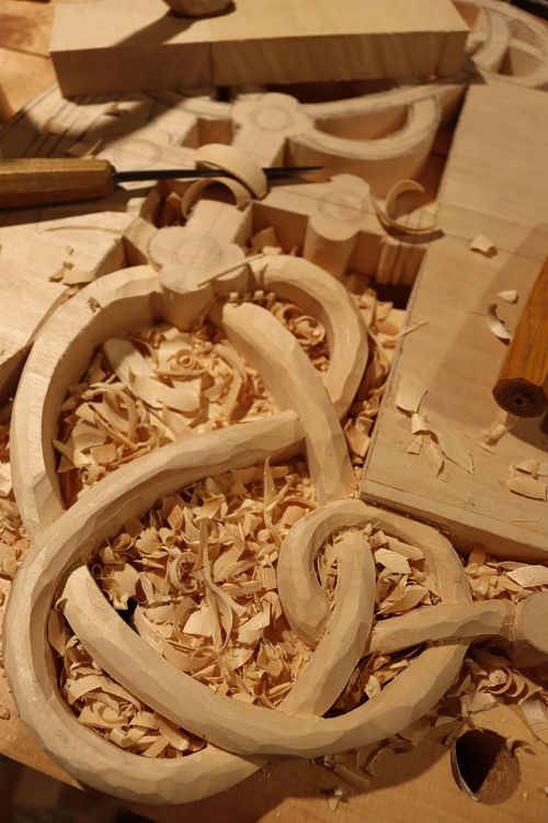 more carving on rope for Bishop Fernandes' coat of arms