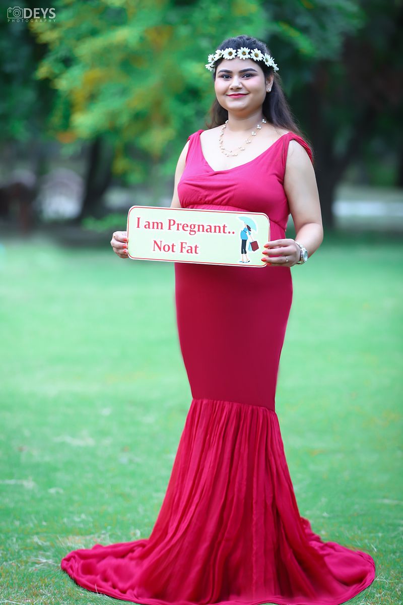 DP001 - Red Wine Body Fit Maternity Gown