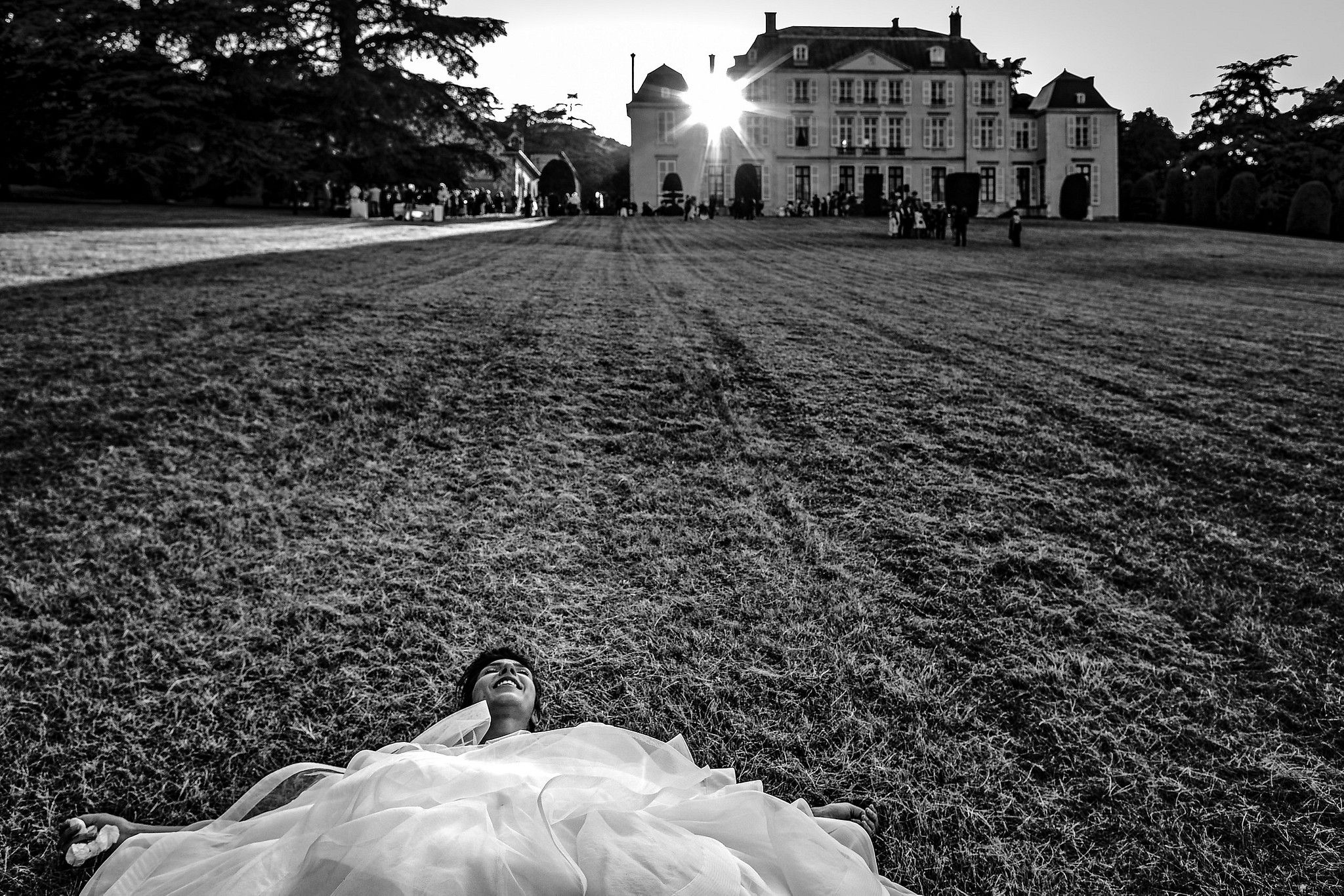 Magnifique portrait de la mari&eacute;e en noir et blanc captur&eacute; par S&eacute;bastien CLAVEL photographe de Mariage &agrave; Lyon et Gen&egrave;ve