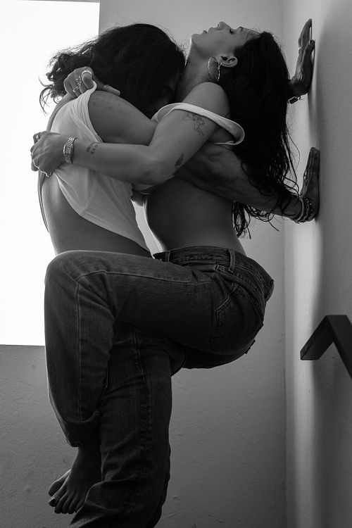 Black and white environmental portrait of Julian & Annie in Los Angeles — lifestyle photography by David Andrade