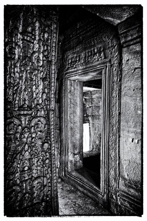 Porte dans le temple d'Angkor (Angkor Wat) au Cambodge