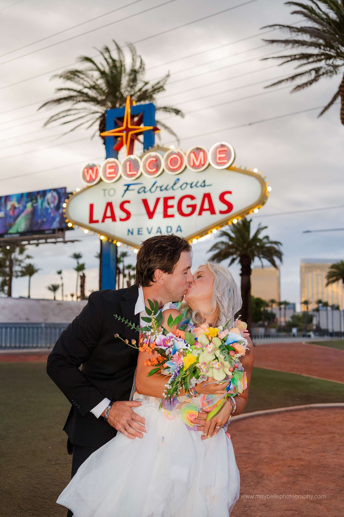 Welcome to Fabulous Las Vegas Sign Photoshoot