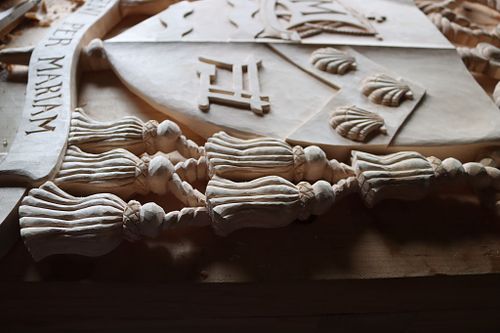 detail of the fiocchi tassels on the sinsiter side