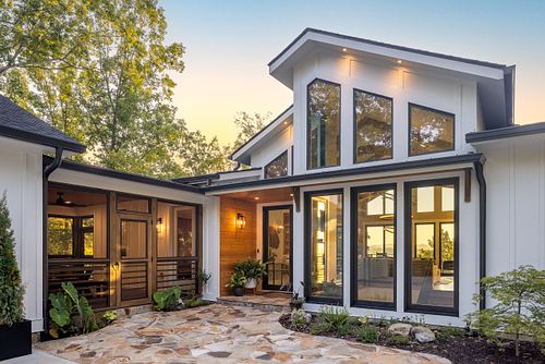 Screen Room shown connecting Garage to Home