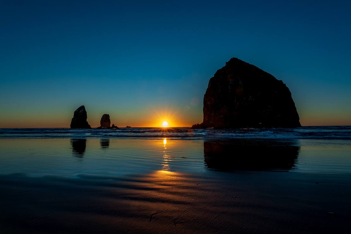 Haystack Rock Sunset &ndash; Cannon Beach, Oregon