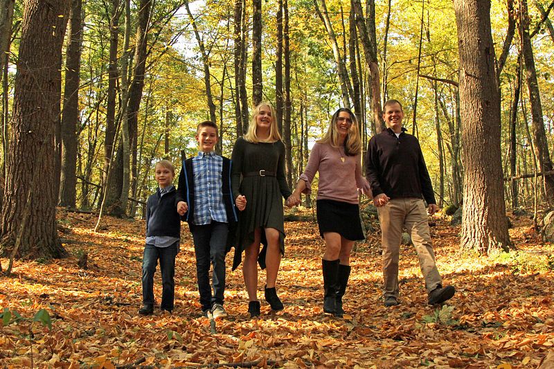 Mini-sessions vs. Traditional Family Photo Sessions: Which is Rigth for Your Family?