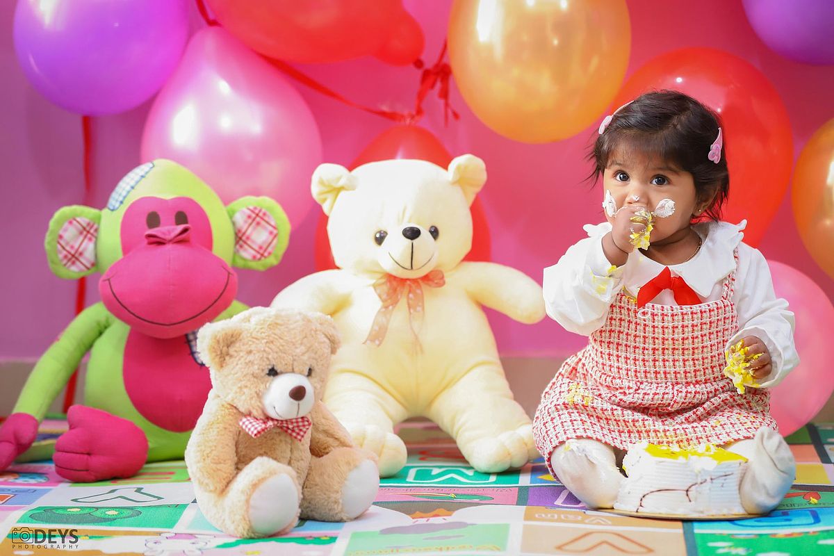 Cake smash shoot indoor at home