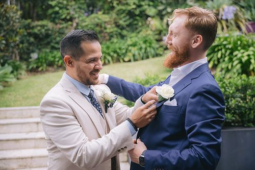 Bride & Groom get ready for the wedding day