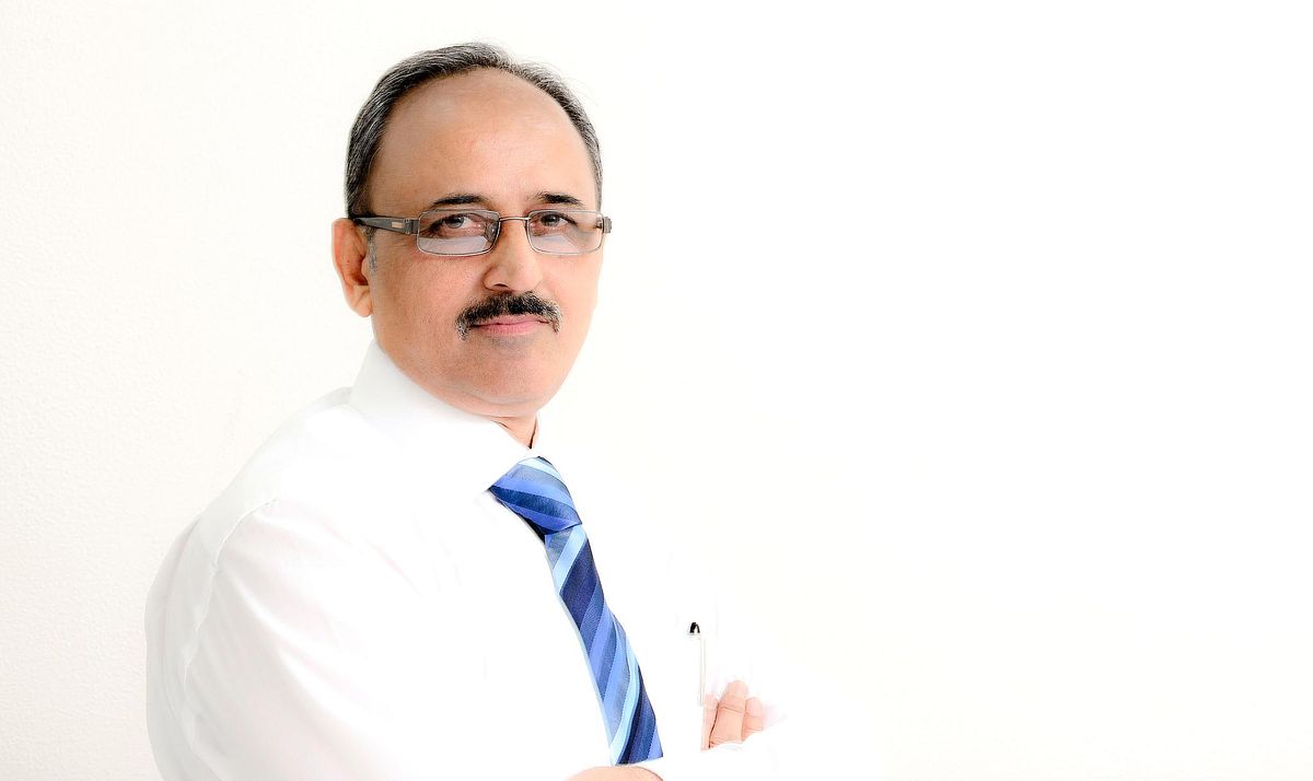 Professional headshot, portrait, and group photo for corporate and personal branding.