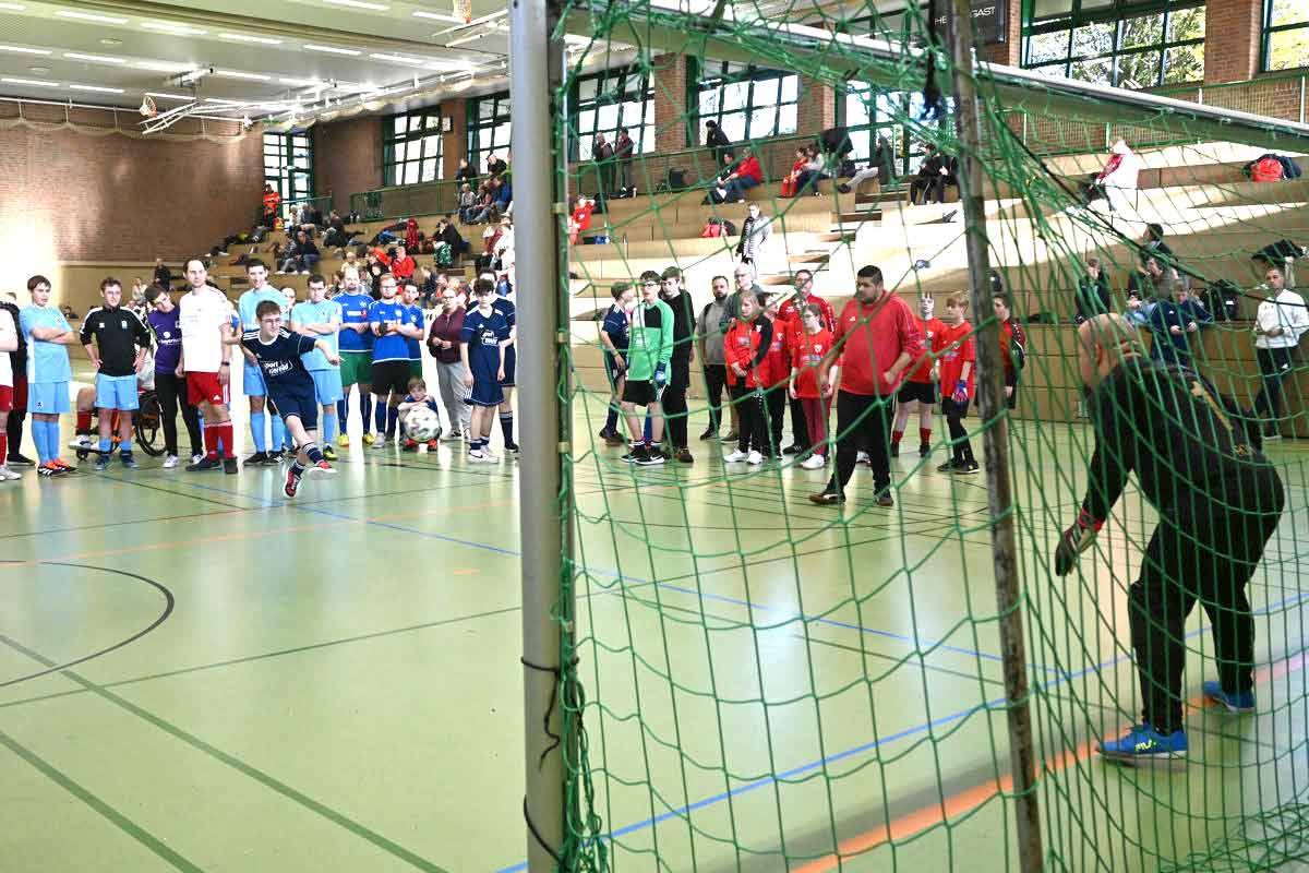 Begeisternden Fußball mit ganz vielen persönlichen Erfolgsmomenten - das verspricht einmal mehr das Internationale Hallen-Inklusionsturnier der Ibbenbürener Kickers am Samstag in der Kreissporthalle. | Foto: Holger Luck