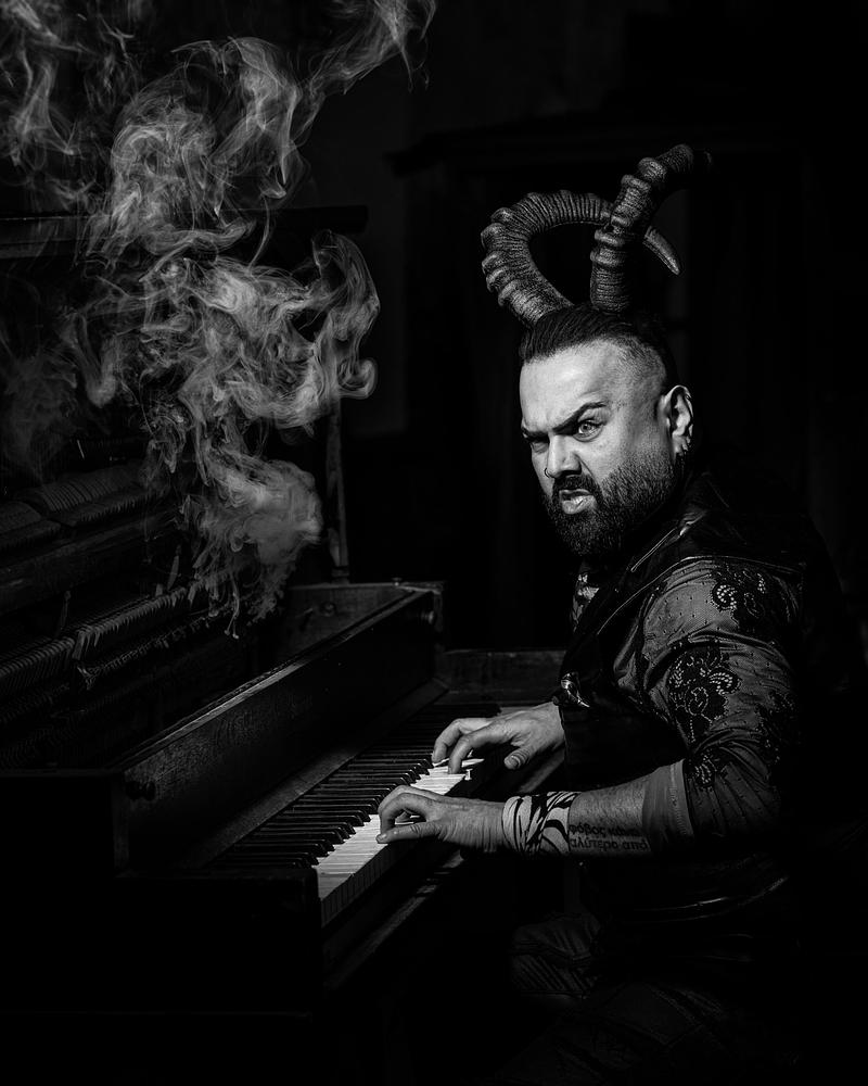 Creative Quest - Dramatic Light