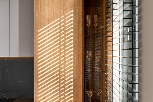 Play of light and glass highlighting textures and geometric forms in the interior – Herculane project