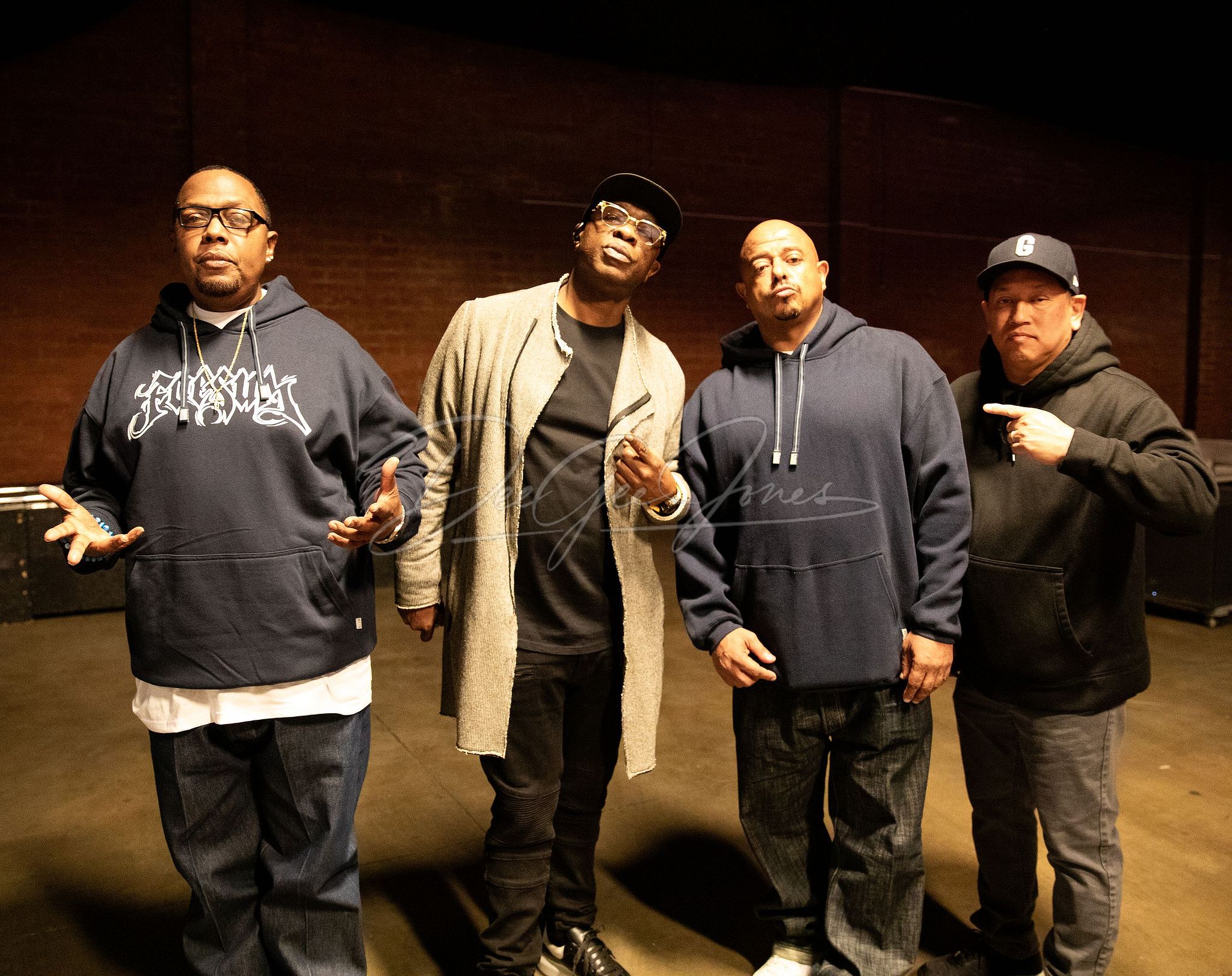 The Dove Shack , Foesum, The Twinz