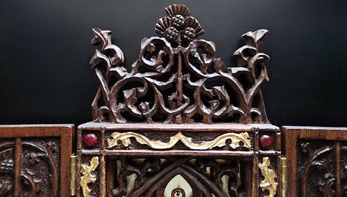 Thistle Crown Detail