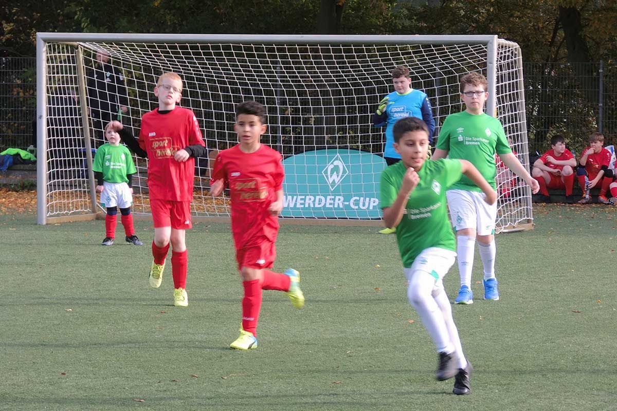 Freundschaftsspiele und faire Spiele beim FußballFreunde-Cup.