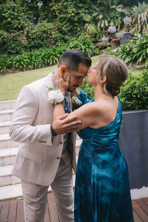 Bride & Groom get ready for the wedding day