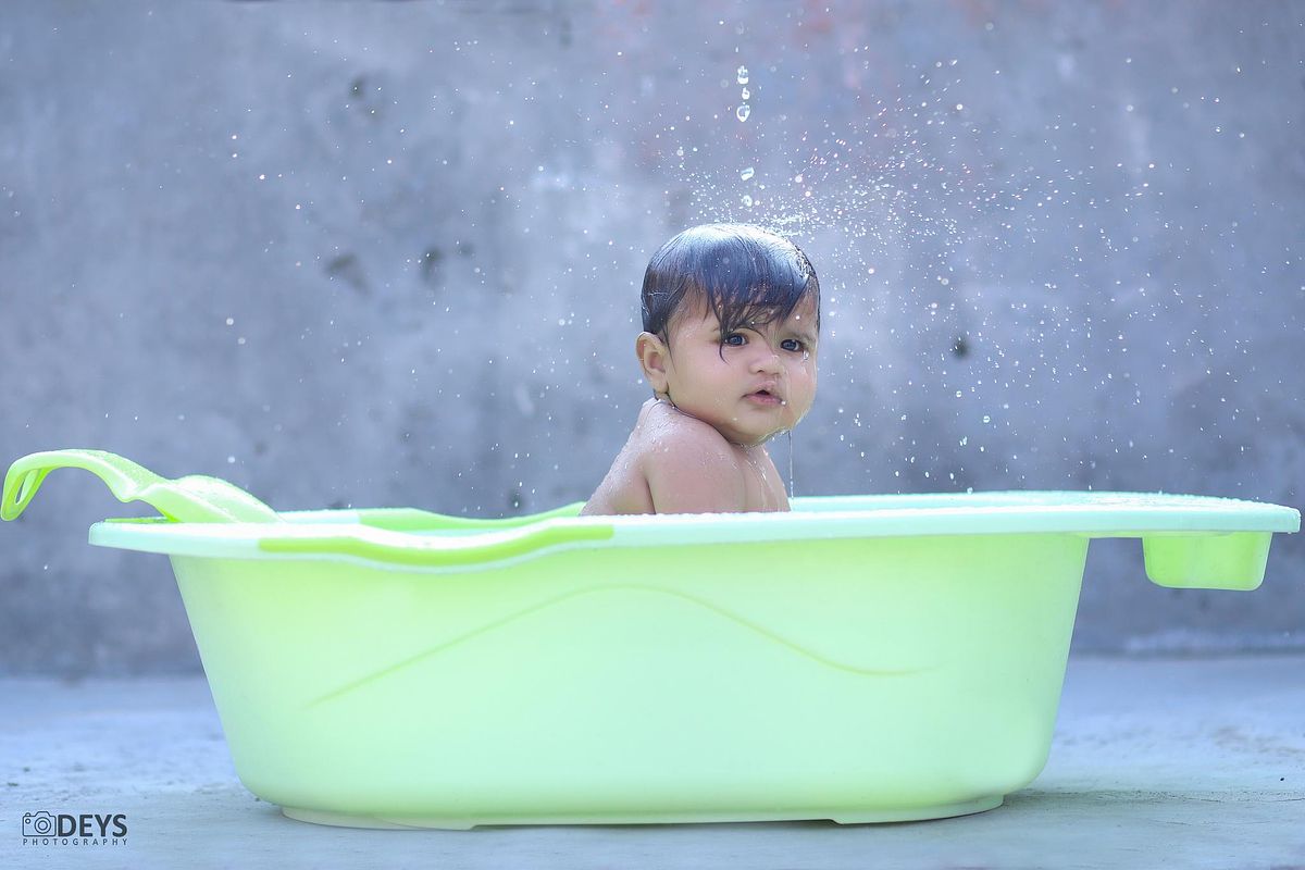Baby shoot Noida in bathtub
