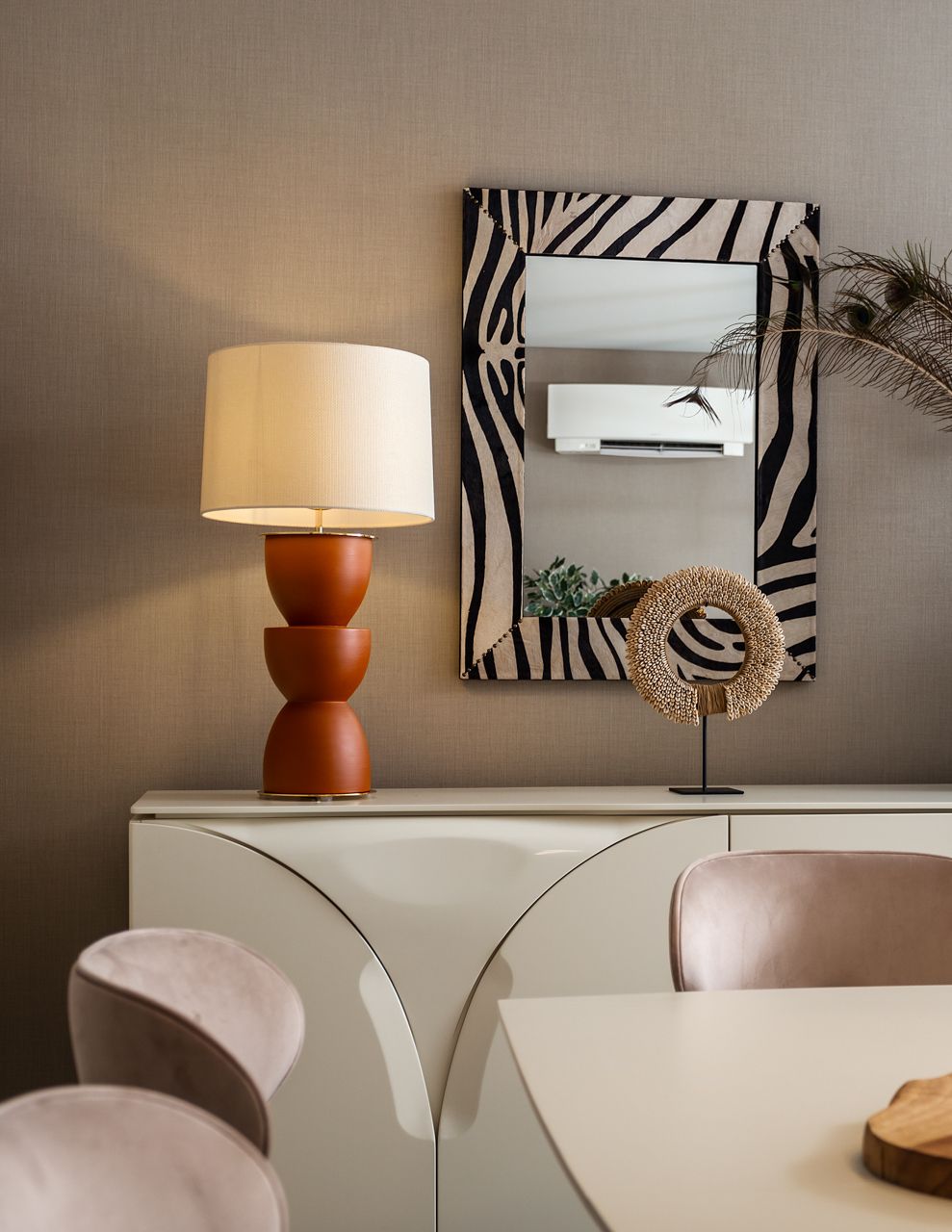 Fotografia de no Apartamento Montijo, destacando a decoração com Estilo Africano.