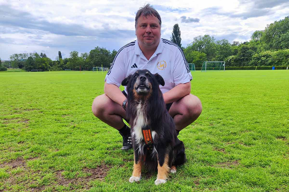 Trainer Marcel mit Hund Henry ist bekannt für seine Empathie