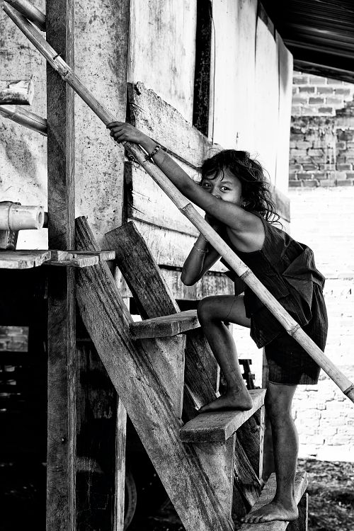 Portrait d'un enfant pris en photo de rue à Sapa au Vietnam