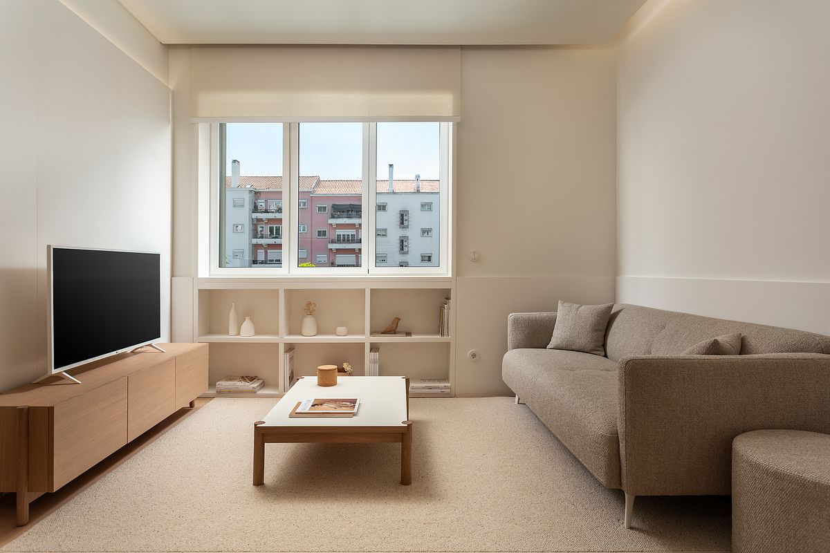 Fotografia de no Apartamento Reabilitado na Av. Roma, Lisboa, projeto do ATELI&Ecirc; 22.