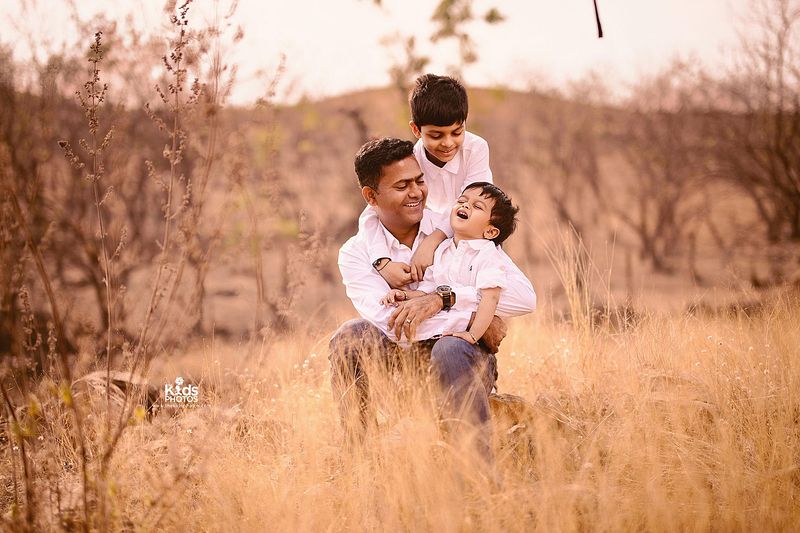 Sibling Photoshoot Ideas – Capturing the Bond Between Brothers & Sisters in Pune & Pimpri-Chinchwad