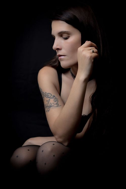 lowlight, portrait, frau, studio aufnahme