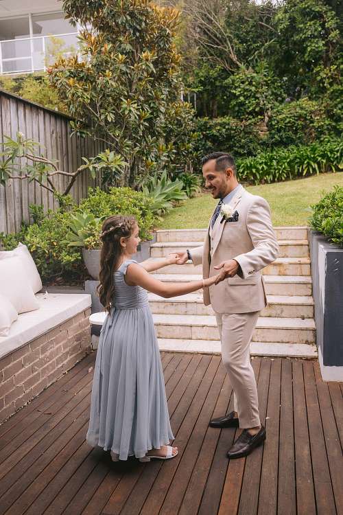 Bride & Groom get ready for the wedding day