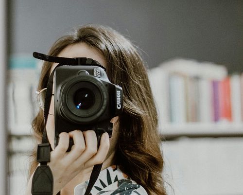 Hi, I'm Laura Lewis. A Portrait Photographer based in New York.