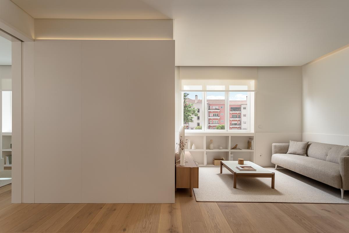 Fotografia de no Apartamento Reabilitado na Av. Roma, Lisboa, projeto do ATELI&Ecirc; 22.