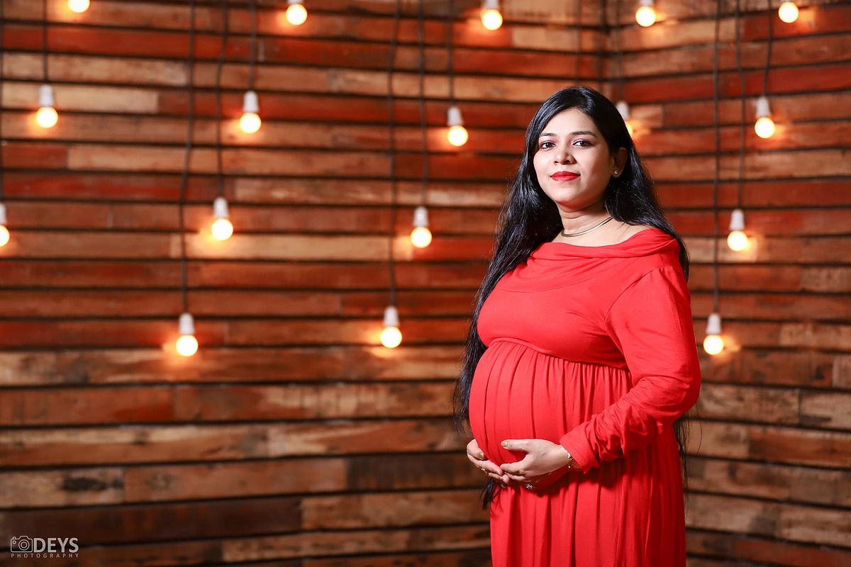 Pregnancy photoshoot at theme studio in Meerut