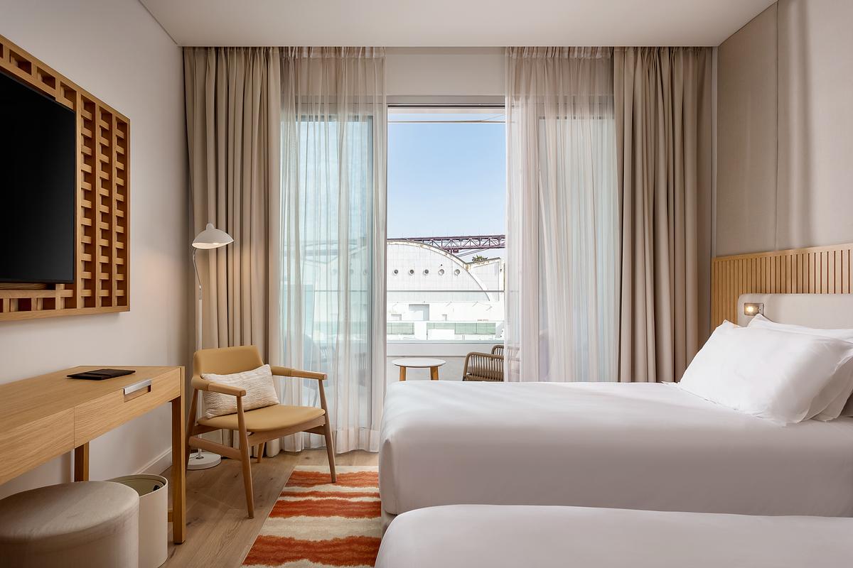 Hyatt Regency Lisboa Twin Bed Room Front View